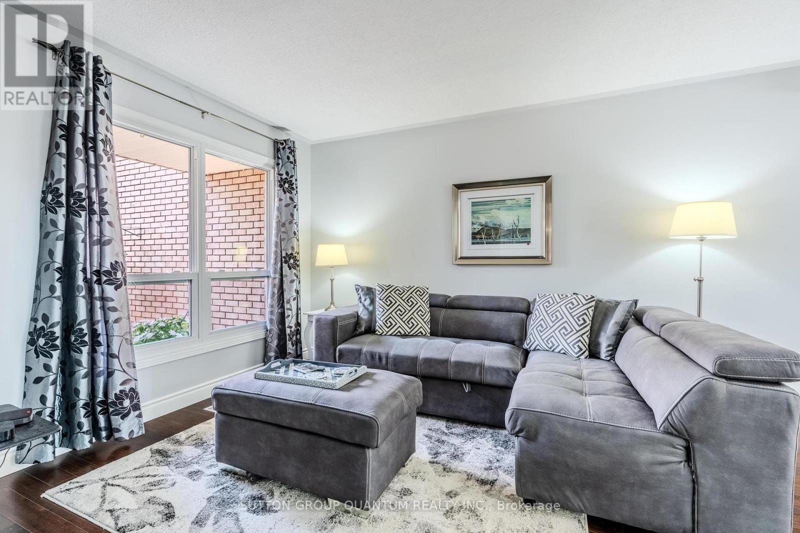 1237 Blackburn Drive, Oakville, Ontario  L6M 2W5 - Photo 5 - W12414134