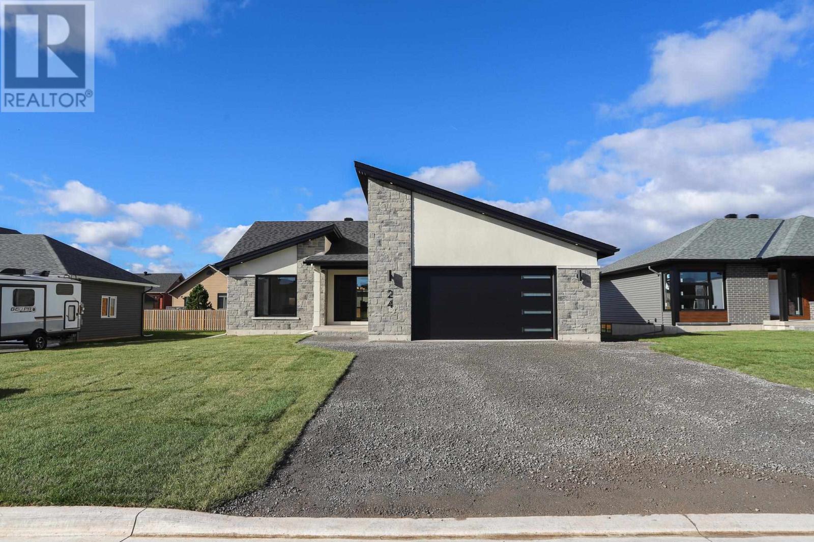 24 Noah Dr, Sault Ste. Marie, Ontario  P6C 6E6 - Photo 1 - SM252638