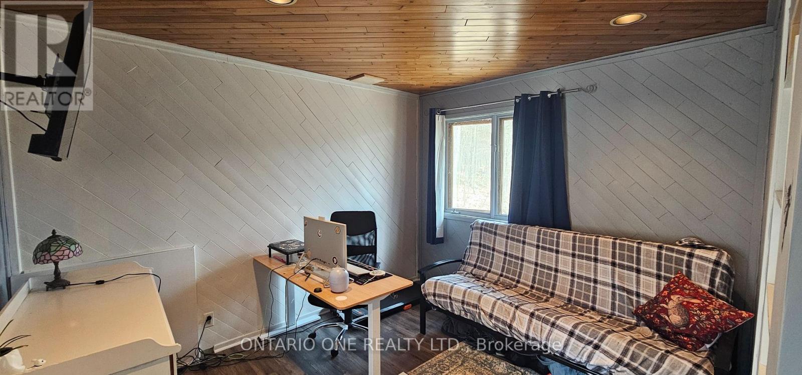 1045 Cowbell Lane, Gravenhurst, Ontario  P0E 1N0 - Photo 16 - X12414185