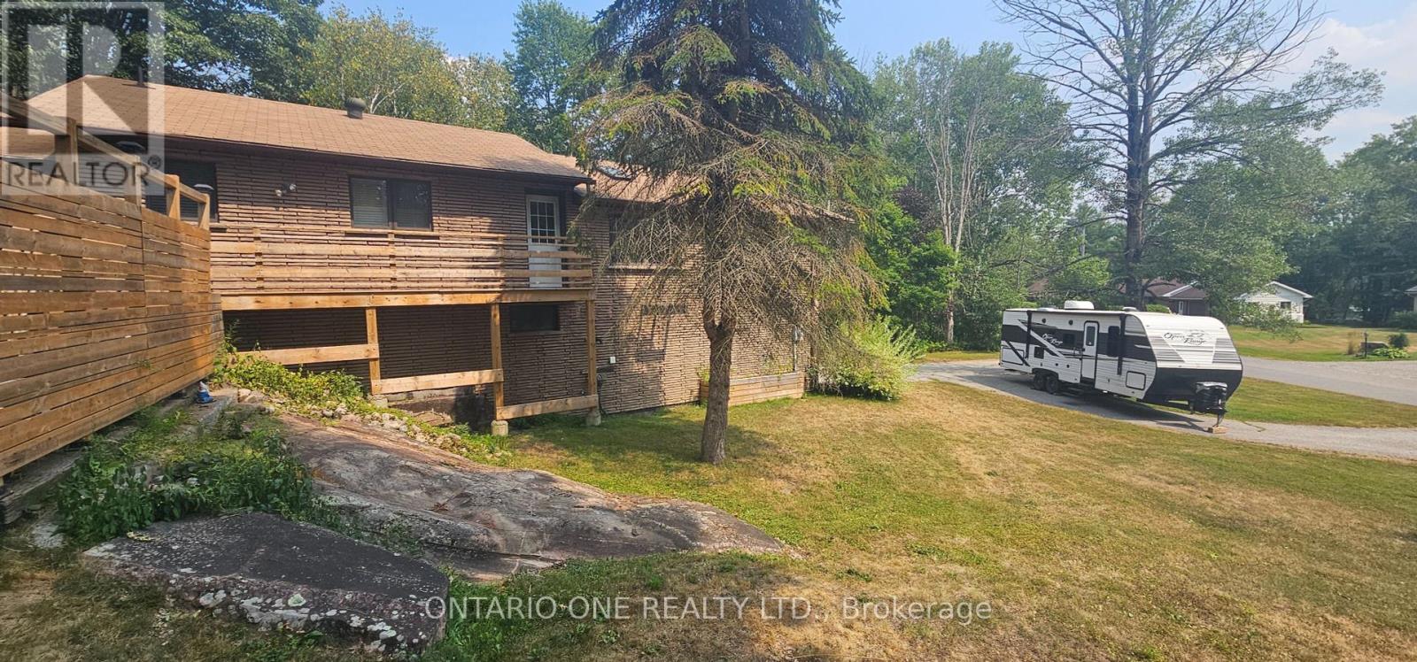 1045 Cowbell Lane, Gravenhurst, Ontario  P0E 1N0 - Photo 19 - X12414185