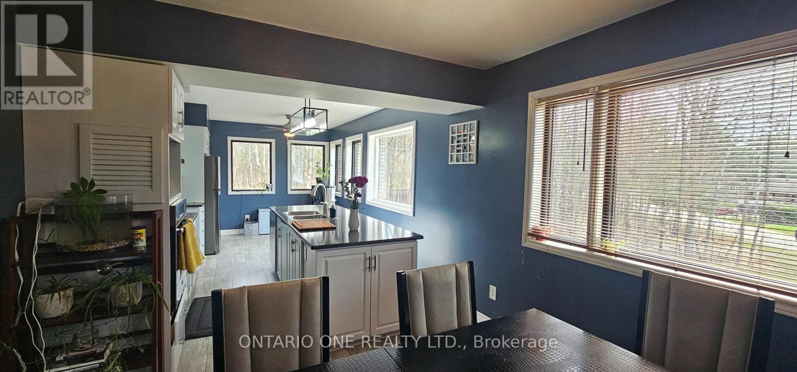 1045 Cowbell Lane, Gravenhurst, Ontario  P0E 1N0 - Photo 8 - X12414185
