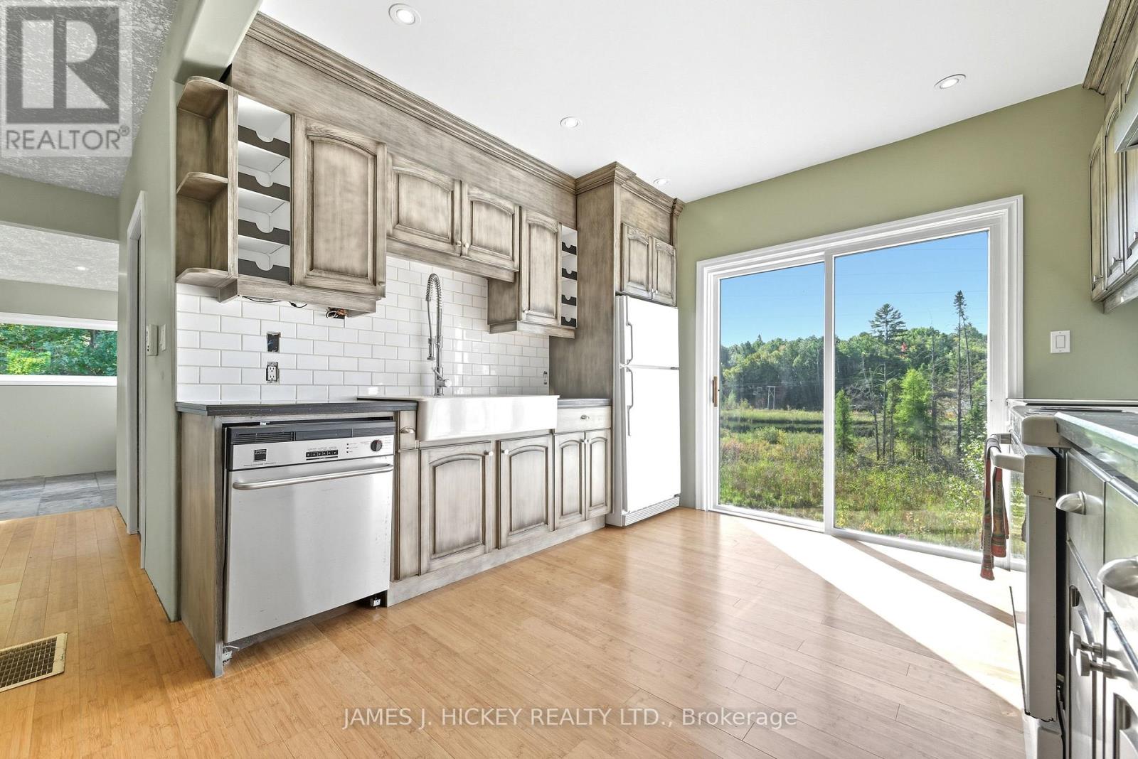 37091 Highway 17 Highway, Laurentian Hills, Ontario  K0J 2H0 - Photo 11 - X12413671