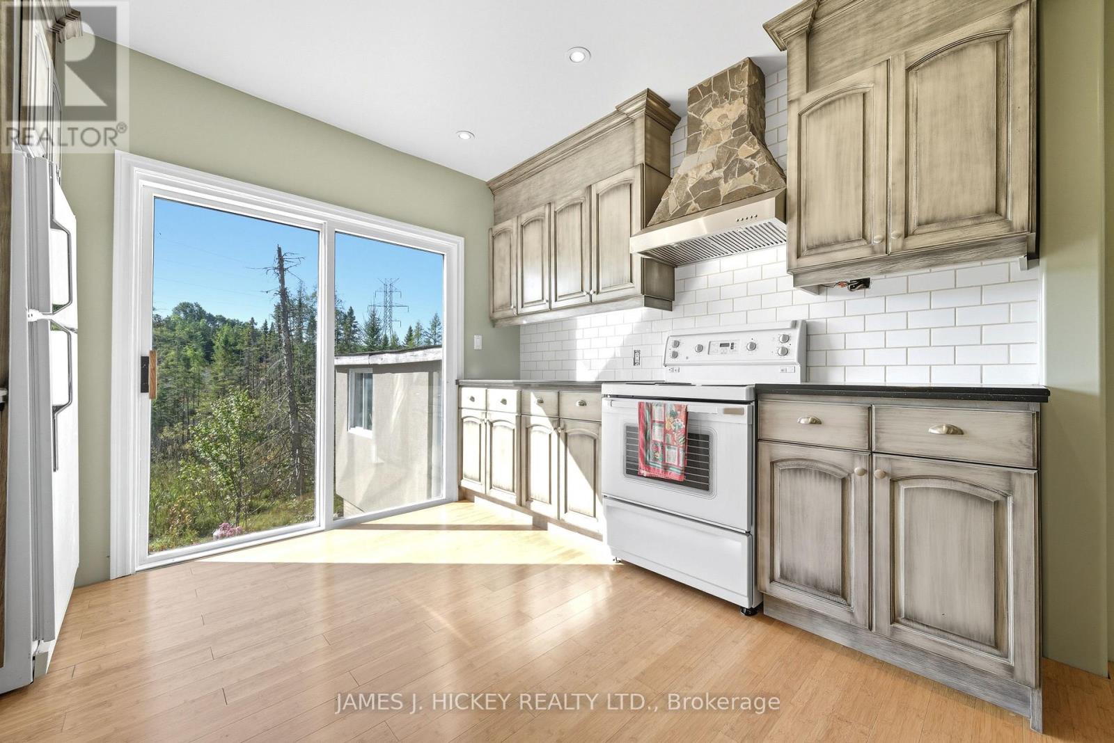 37091 Highway 17 Highway, Laurentian Hills, Ontario  K0J 2H0 - Photo 14 - X12413671