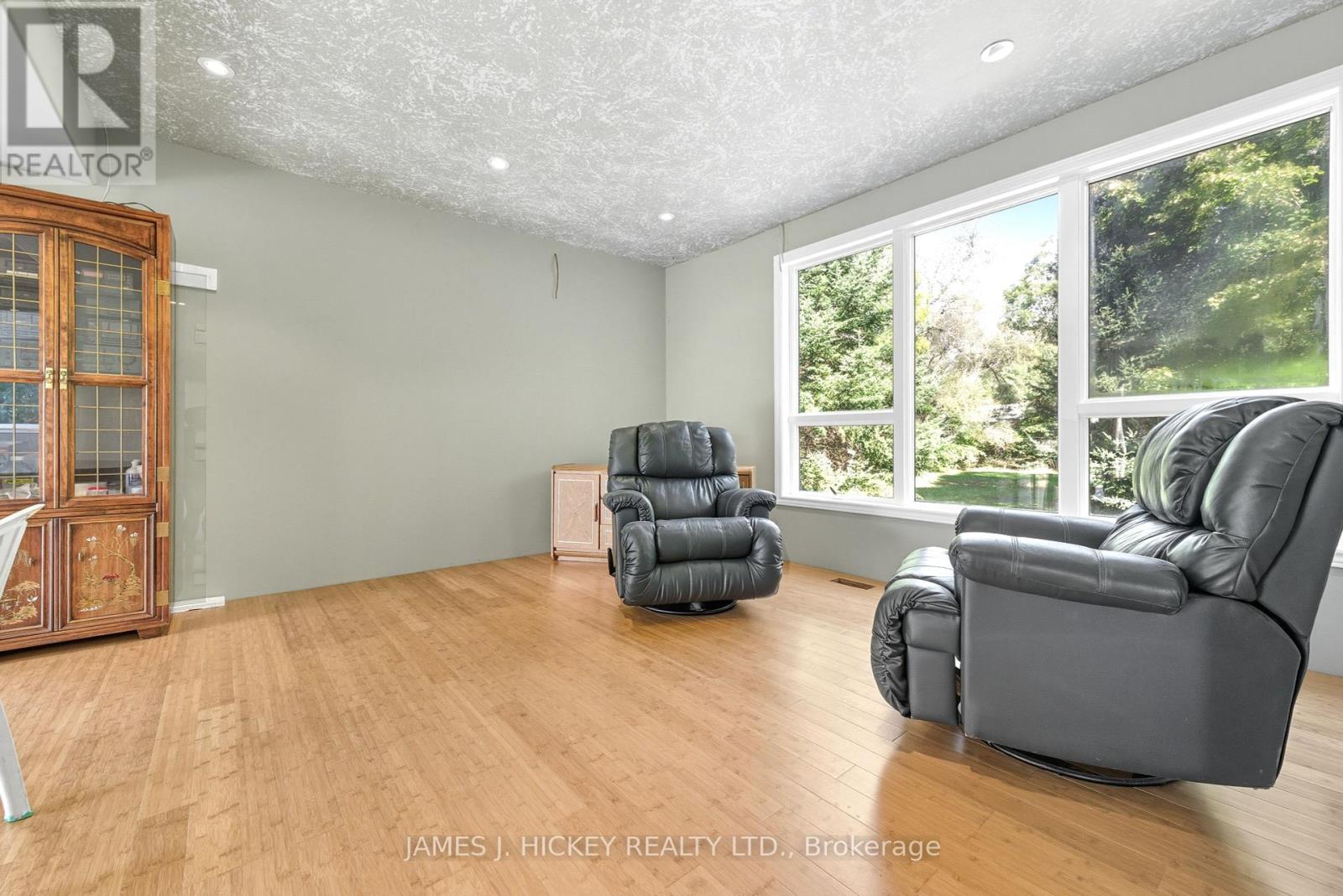 37091 Highway 17 Highway, Laurentian Hills, Ontario  K0J 2H0 - Photo 7 - X12413671