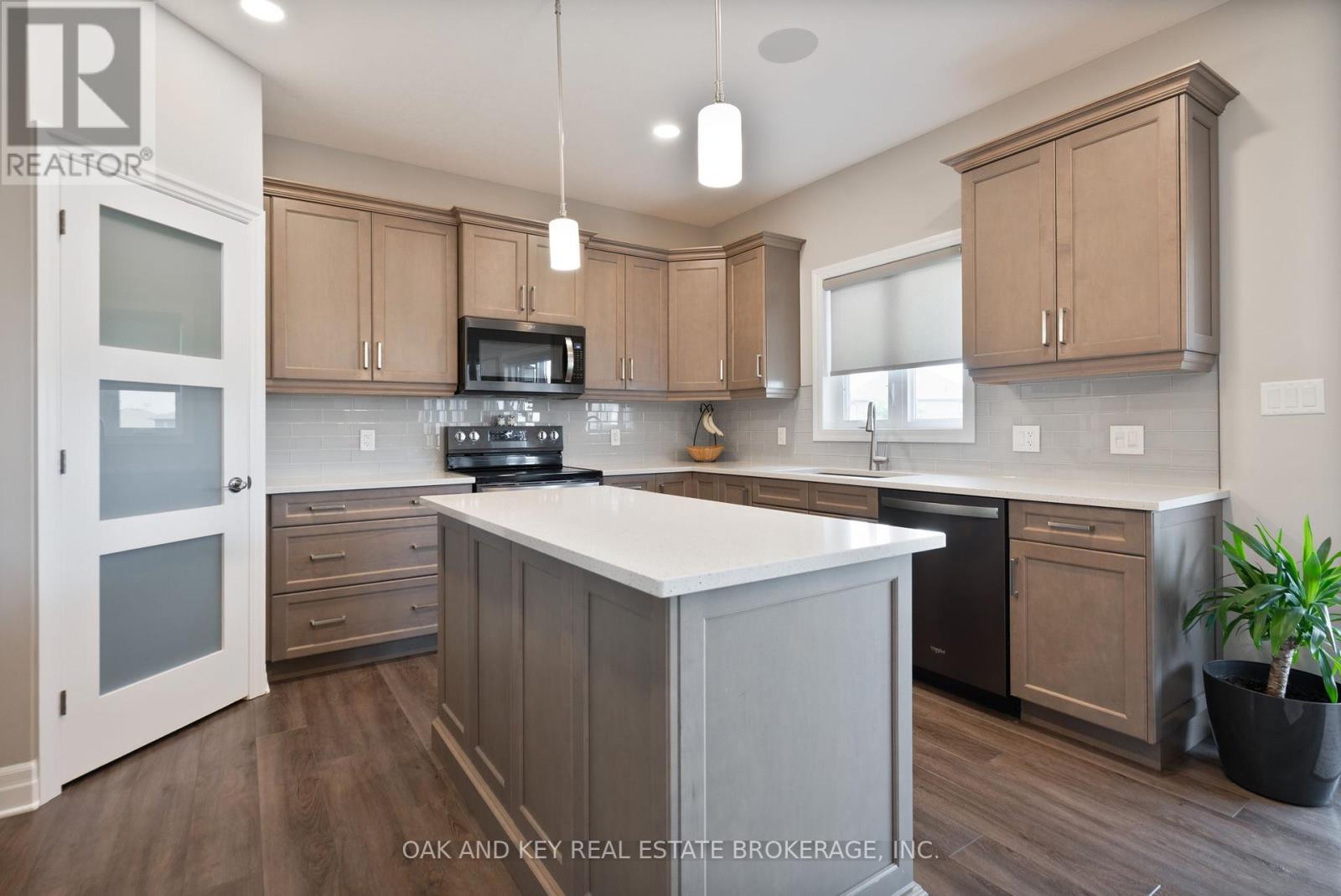 25 Hardy Court, Lucan Biddulph, Ontario  N0M 2J0 - Photo 7 - X12329963
