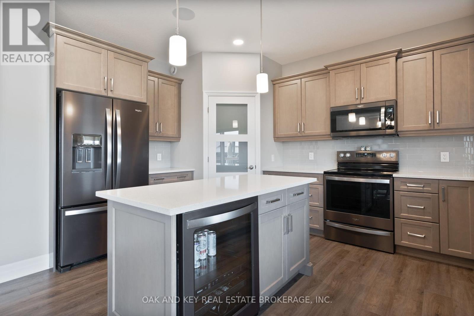 25 Hardy Court, Lucan Biddulph, Ontario  N0M 2J0 - Photo 9 - X12329963