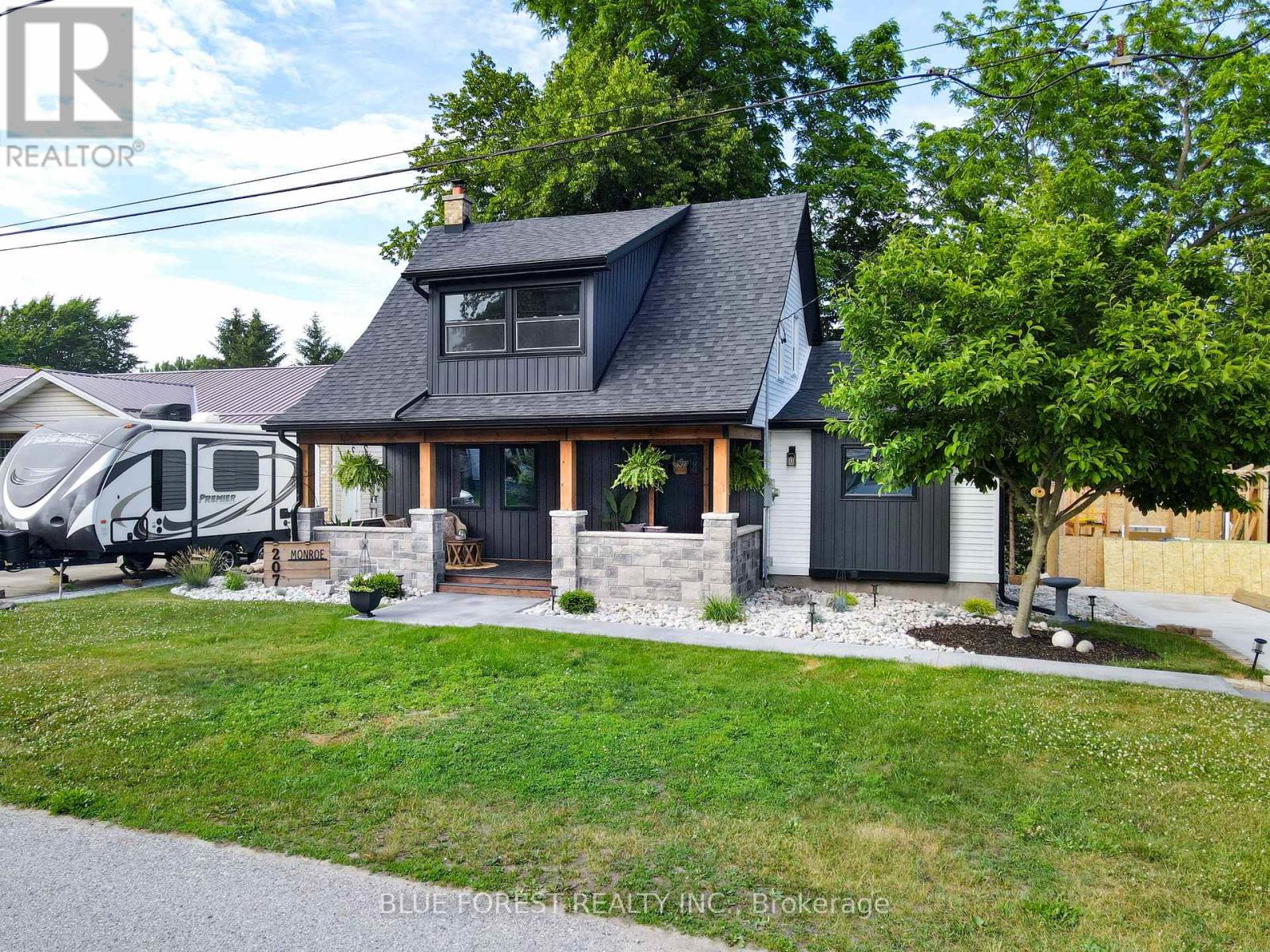 207 Monroe Street, West Elgin, Ontario  N0L 2C0 - Photo 2 - X12414206