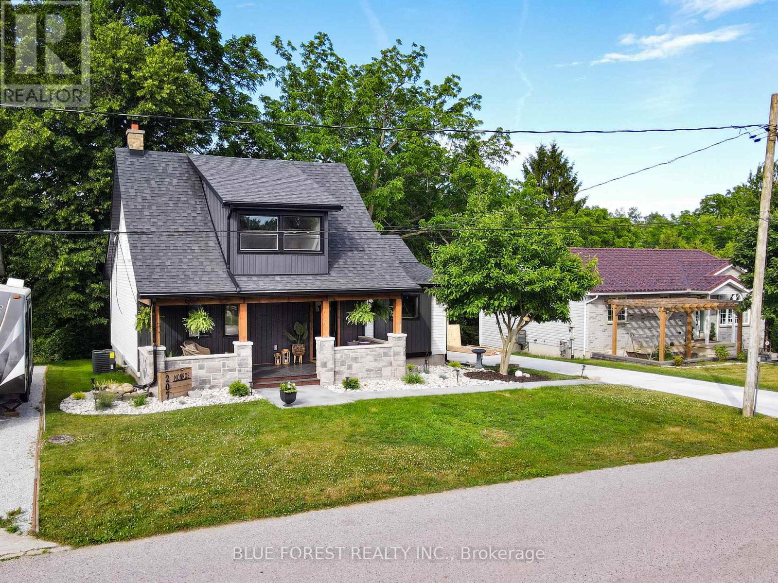 207 Monroe Street, West Elgin, Ontario  N0L 2C0 - Photo 3 - X12414206