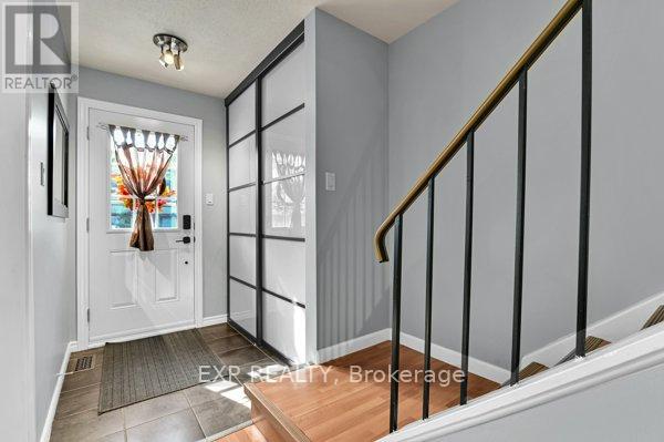 1962 Greenvale Lane, Ottawa, Ontario  K1C 6E3 - Photo 2 - X12414196
