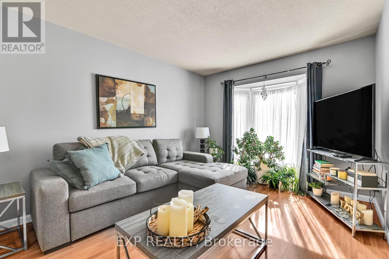1962 Greenvale Lane, Ottawa, Ontario  K1C 6E3 - Photo 3 - X12414196
