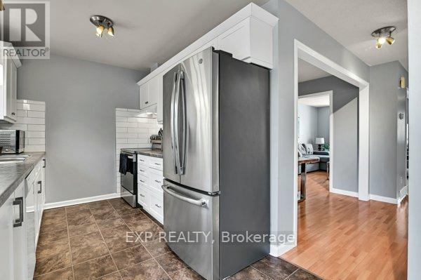 1962 Greenvale Lane, Ottawa, Ontario  K1C 6E3 - Photo 7 - X12414196