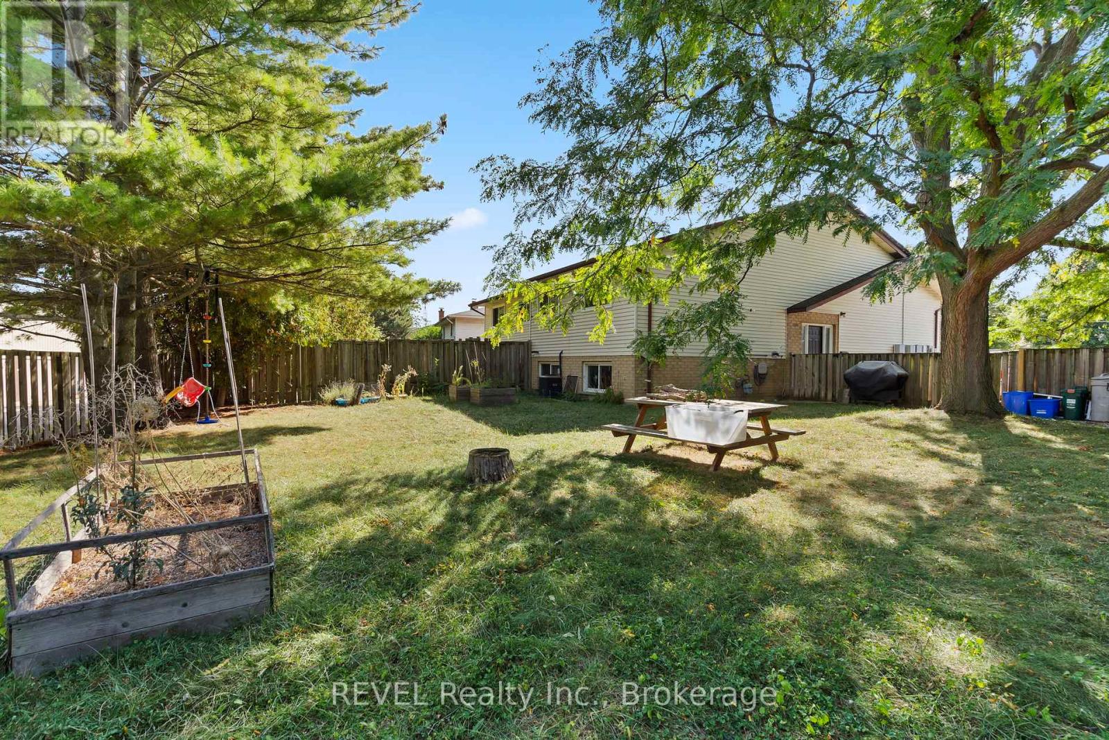 26 Vintage Crescent, St. Catharines, Ontario  L2S 3C2 - Photo 20 - X12414186