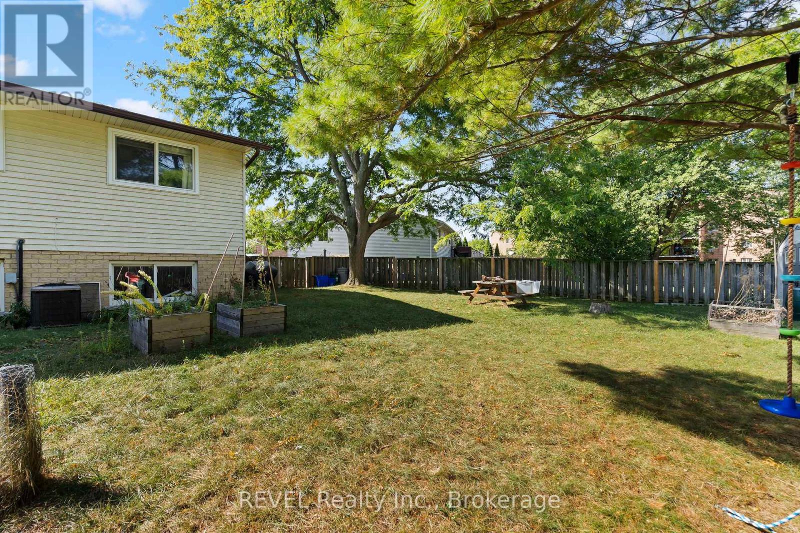 26 Vintage Crescent, St. Catharines, Ontario  L2S 3C2 - Photo 21 - X12414186