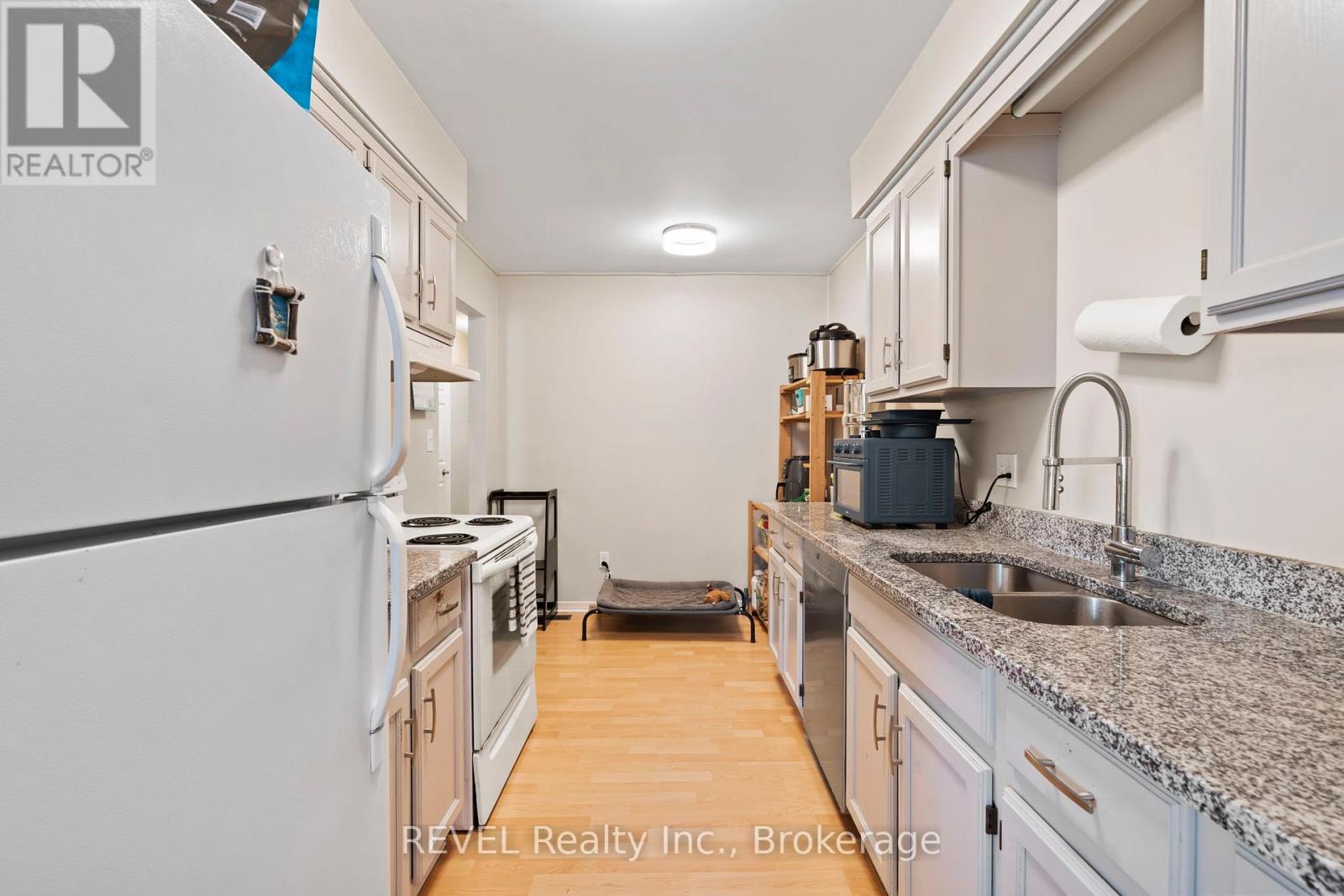 26 Vintage Crescent, St. Catharines, Ontario  L2S 3C2 - Photo 5 - X12414186