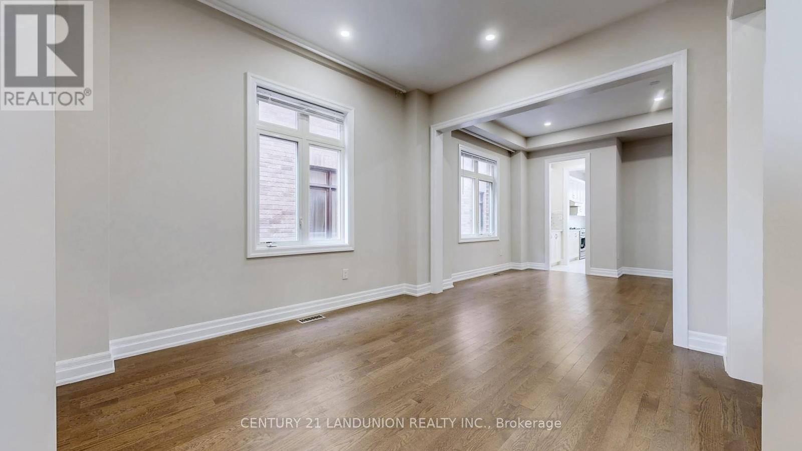 234 Touch Gold Crescent, Aurora, Ontario  L4G 3X5 - Photo 5 - N12414176