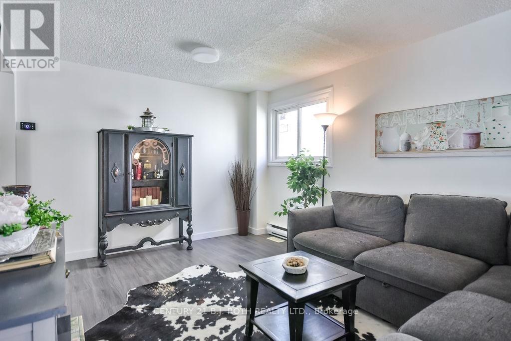 60 Corbett Drive, Barrie, Ontario  L4M 5V2 - Photo 8 - S12414190