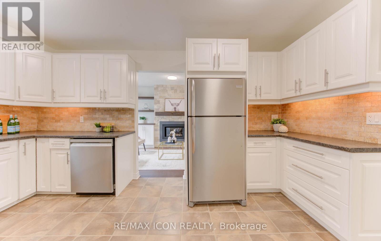 43 Winding Way, Kitchener, Ontario  N2N 1M4 - Photo 10 - X12414150