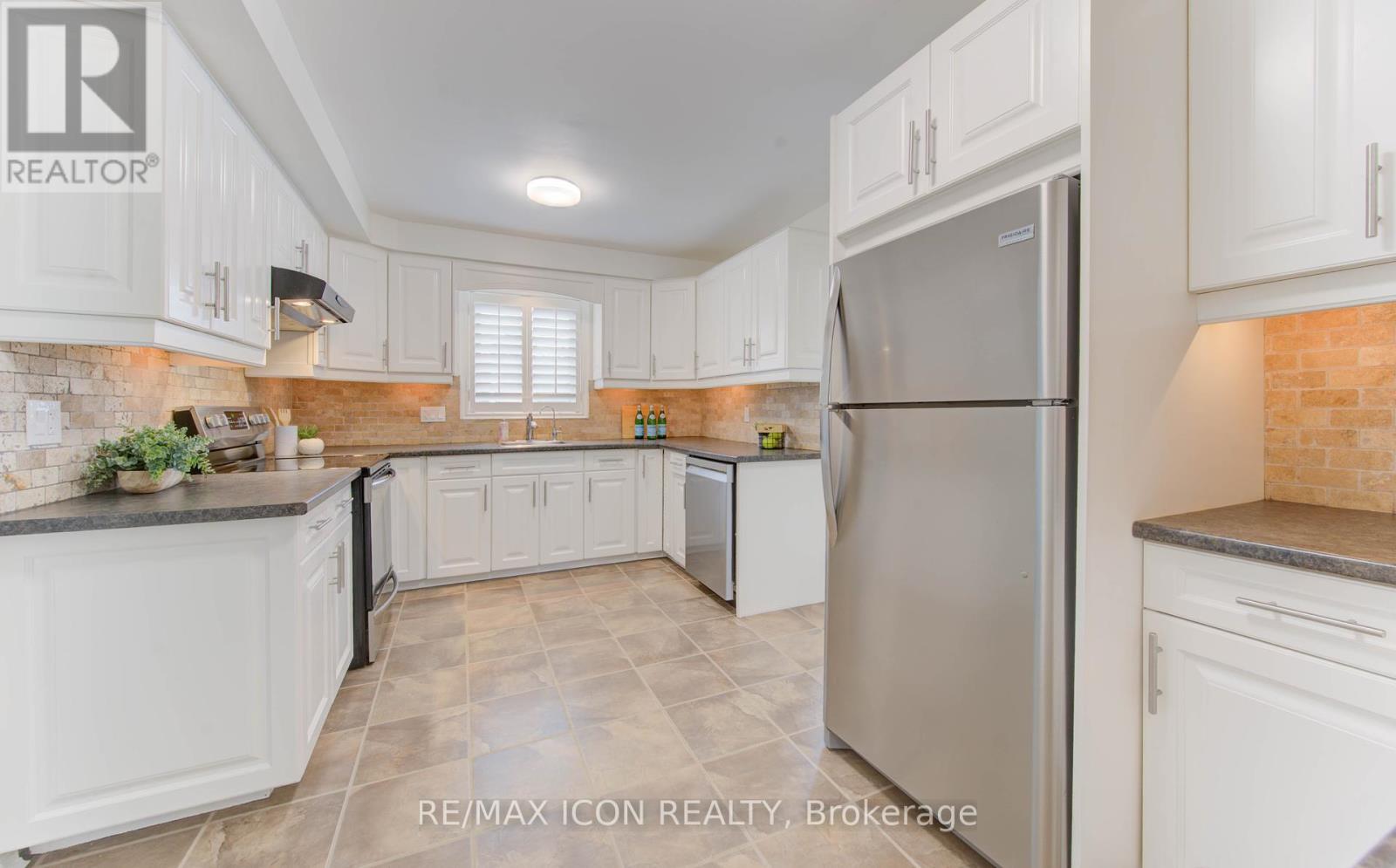43 Winding Way, Kitchener, Ontario  N2N 1M4 - Photo 11 - X12414150