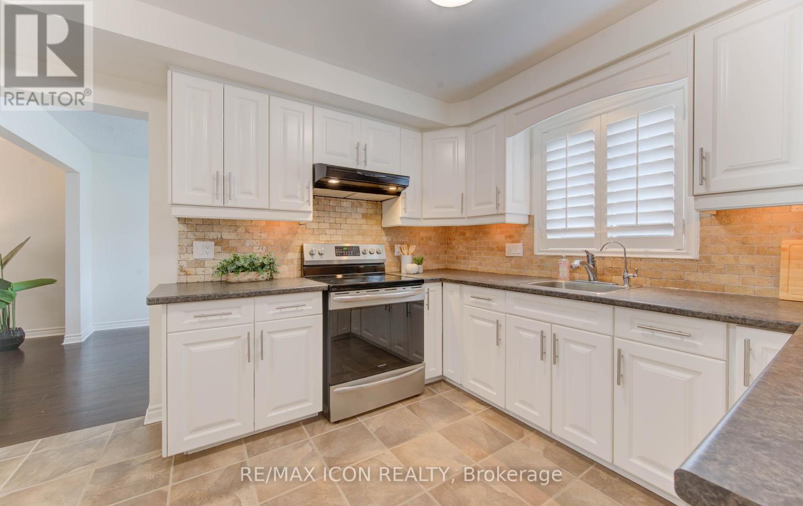 43 Winding Way, Kitchener, Ontario  N2N 1M4 - Photo 12 - X12414150