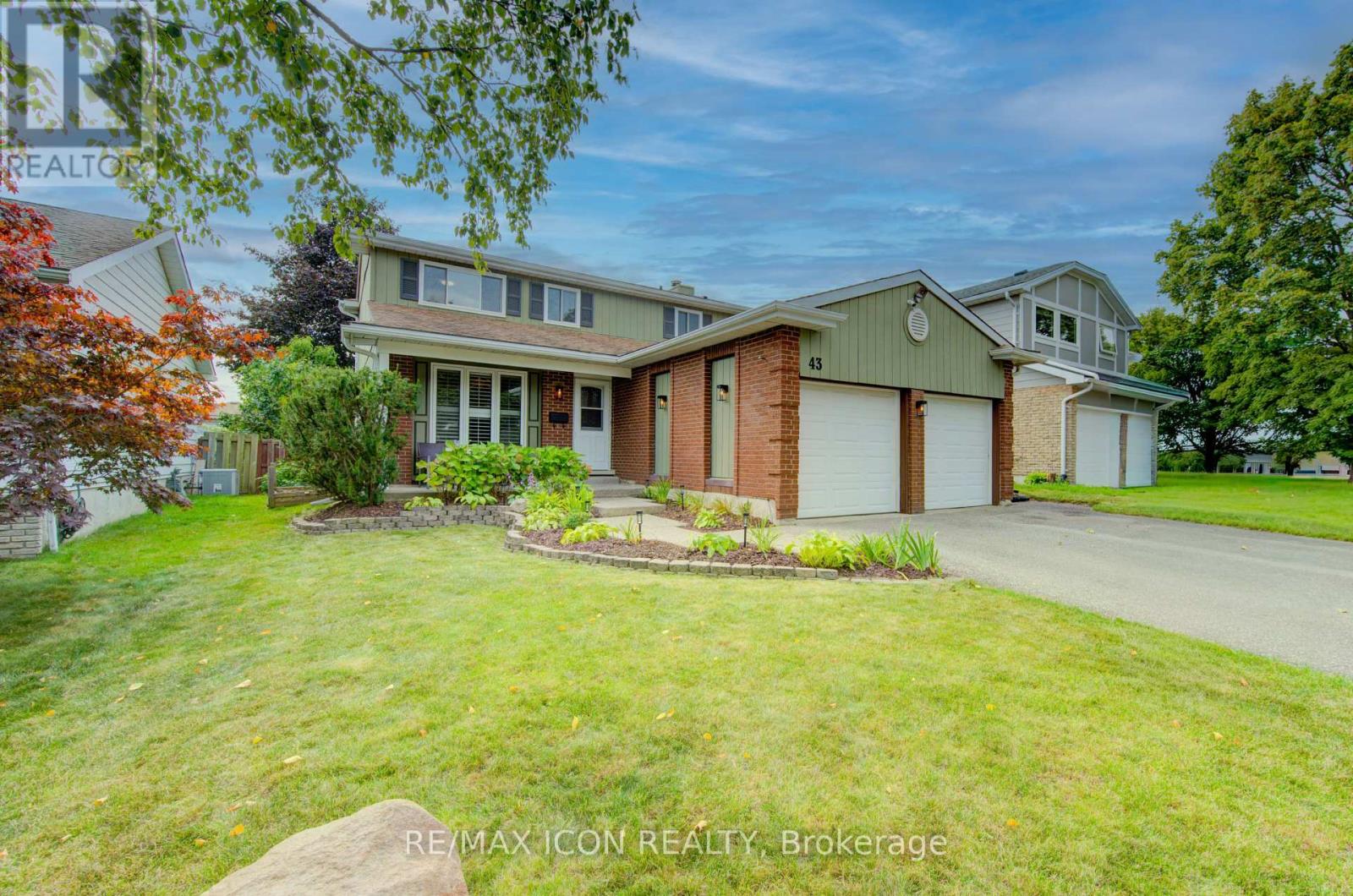 43 Winding Way, Kitchener, Ontario  N2N 1M4 - Photo 2 - X12414150