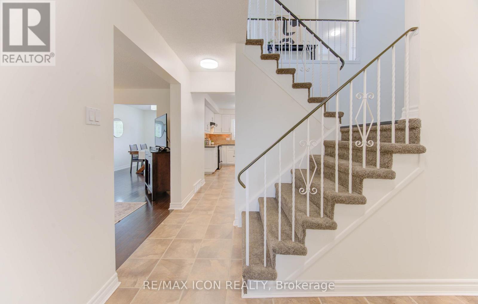 43 Winding Way, Kitchener, Ontario  N2N 1M4 - Photo 5 - X12414150