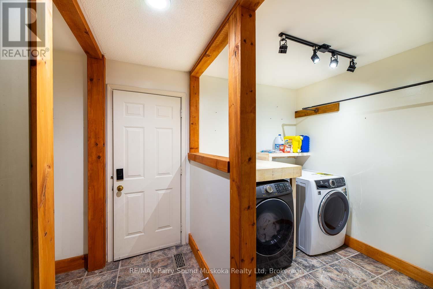 1075 Sawmill Lane, Lake Of Bays (Sinclair), Ontario  P1H 2J6 - Photo 12 - X12414215