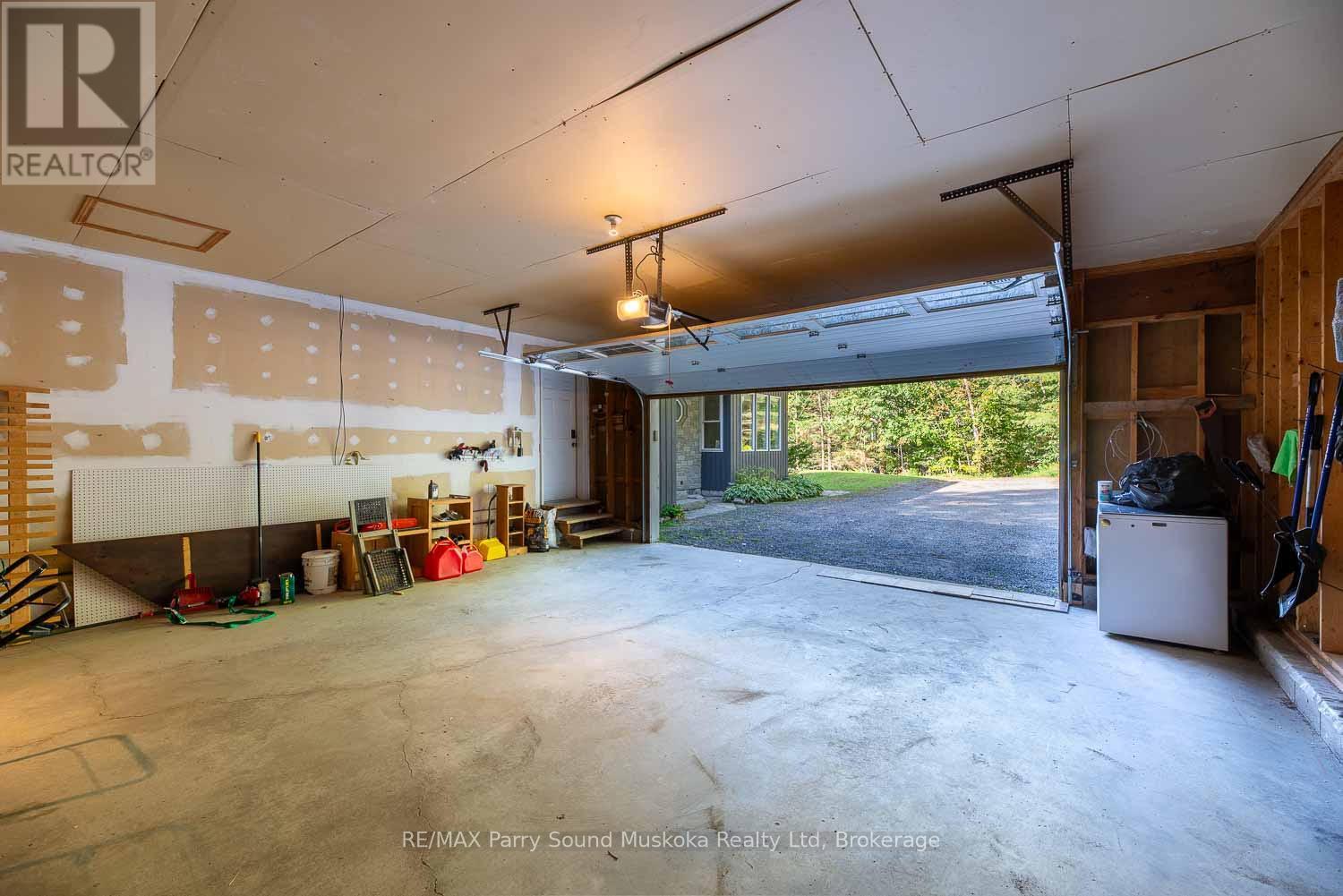 1075 Sawmill Lane, Lake Of Bays (Sinclair), Ontario  P1H 2J6 - Photo 24 - X12414215