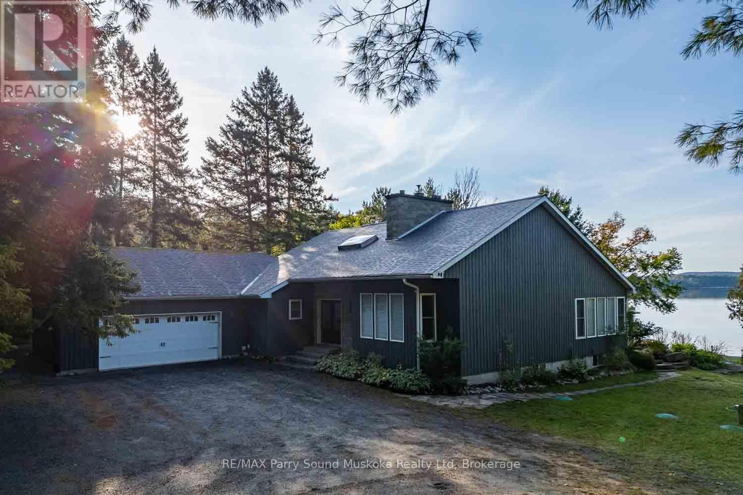 1075 Sawmill Lane, Lake Of Bays (Sinclair), Ontario  P1H 2J6 - Photo 25 - X12414215
