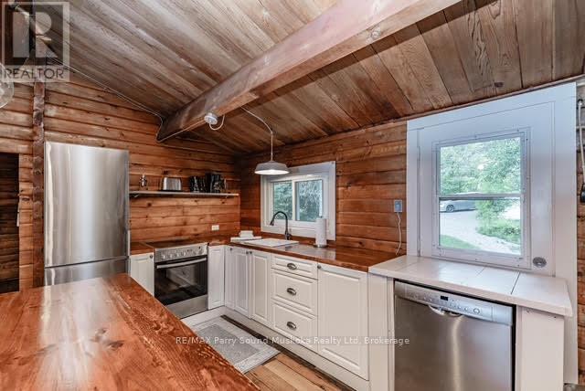 1075 Sawmill Lane, Lake Of Bays (Sinclair), Ontario  P1H 2J6 - Photo 29 - X12414215