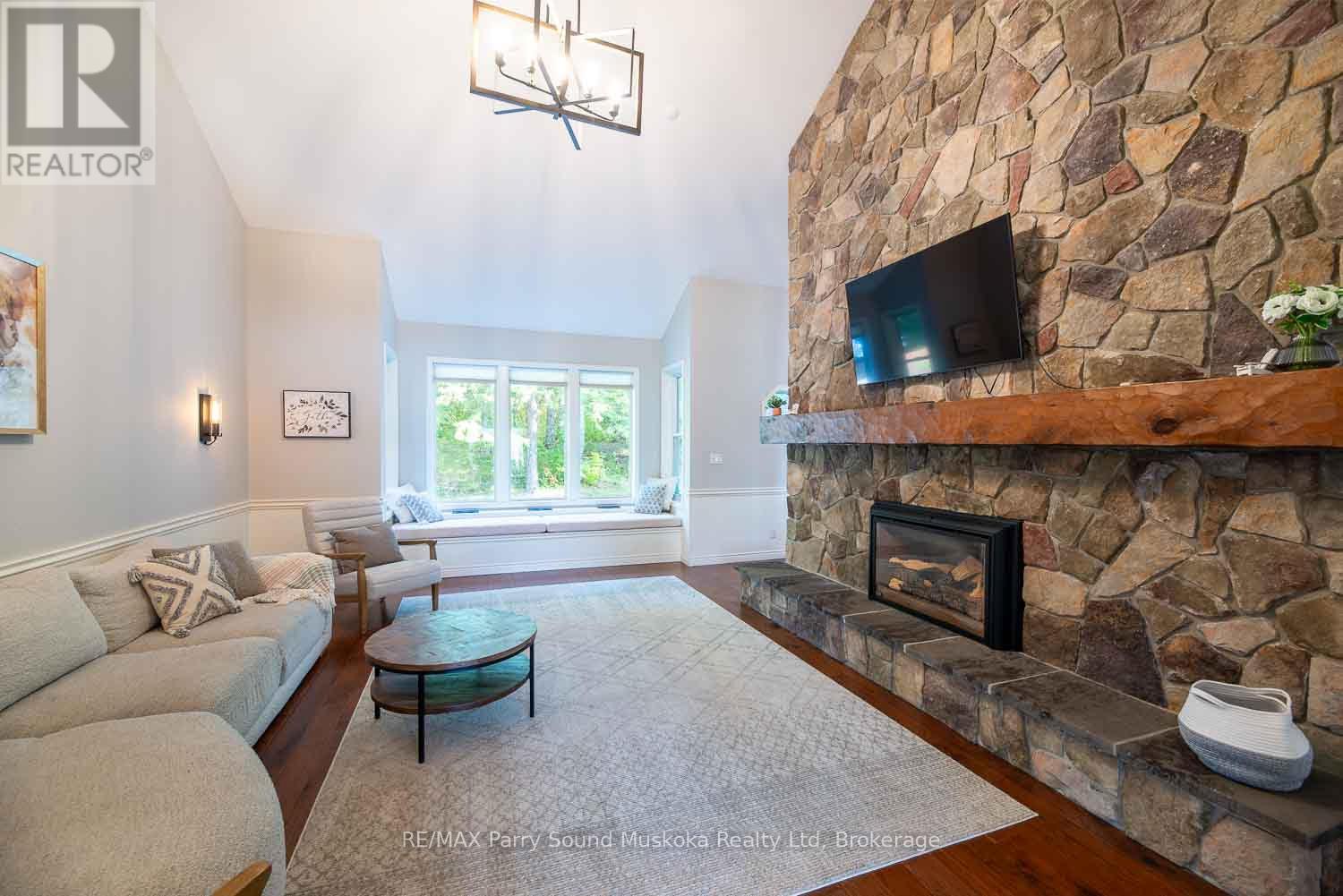 1075 Sawmill Lane, Lake Of Bays (Sinclair), Ontario  P1H 2J6 - Photo 9 - X12414215