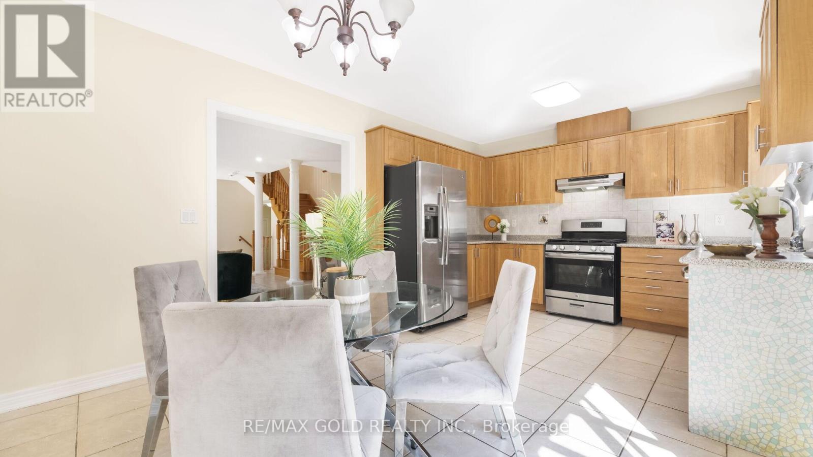 68 Dewridge Court, Brampton, Ontario  L6R 3B9 - Photo 13 - W12414204