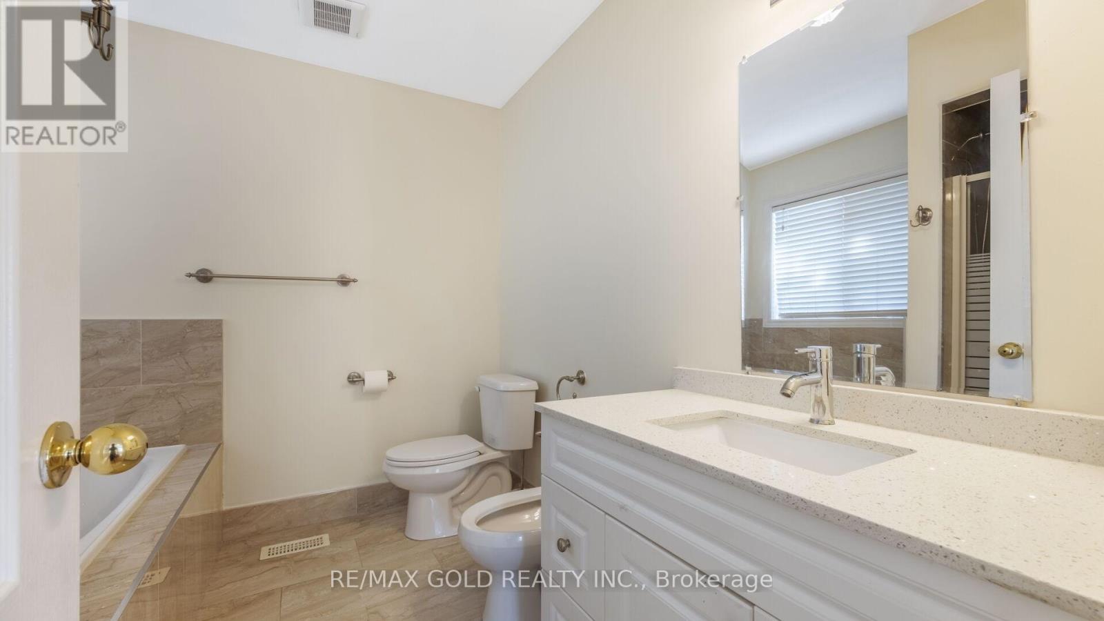 68 Dewridge Court, Brampton, Ontario  L6R 3B9 - Photo 19 - W12414204
