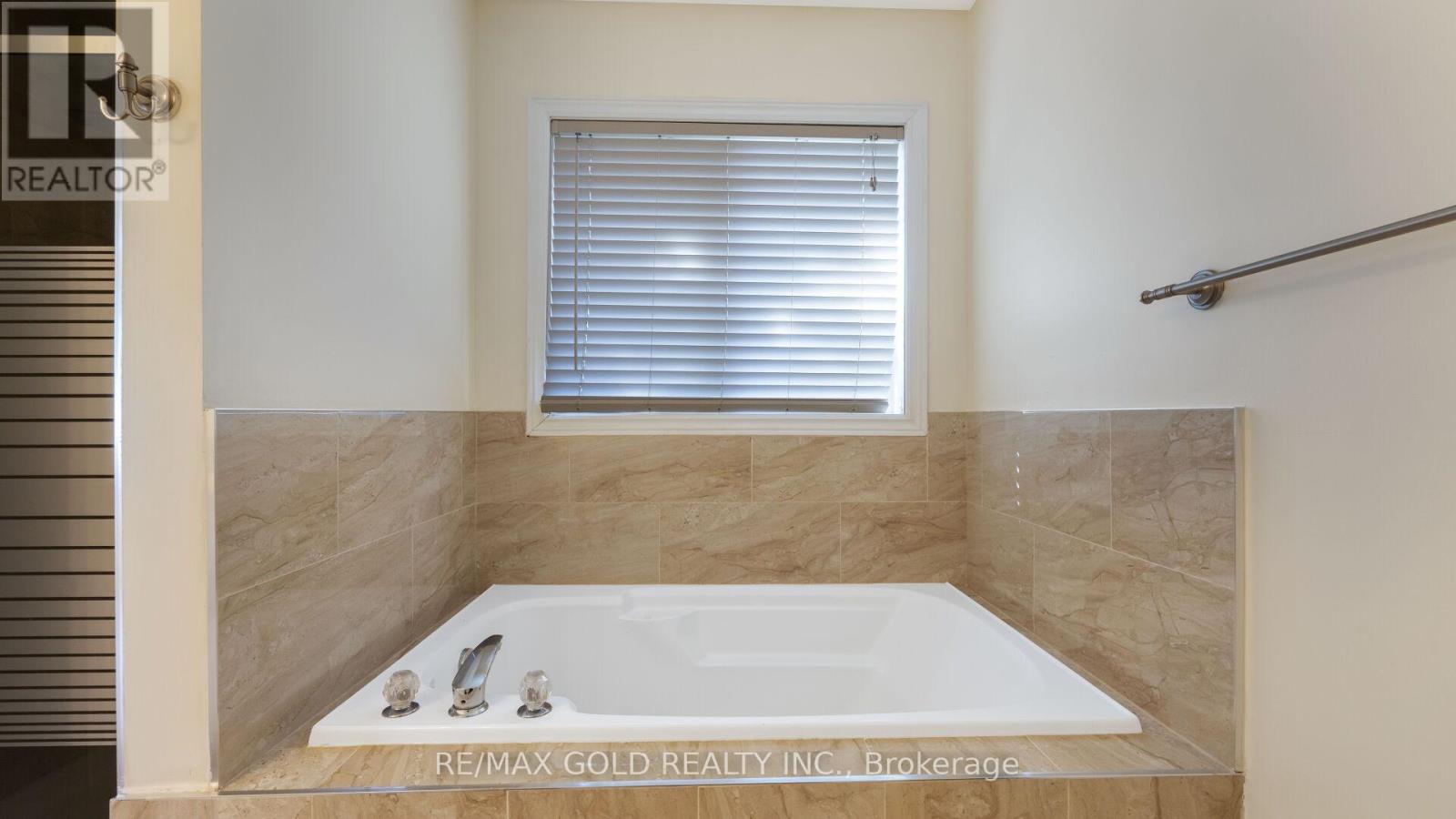 68 Dewridge Court, Brampton, Ontario  L6R 3B9 - Photo 20 - W12414204