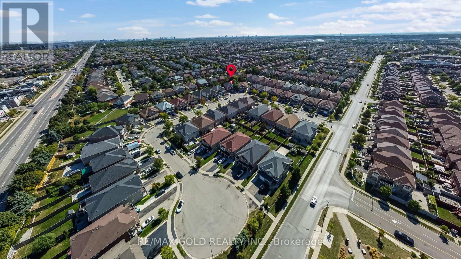 68 Dewridge Court, Brampton, Ontario  L6R 3B9 - Photo 3 - W12414204