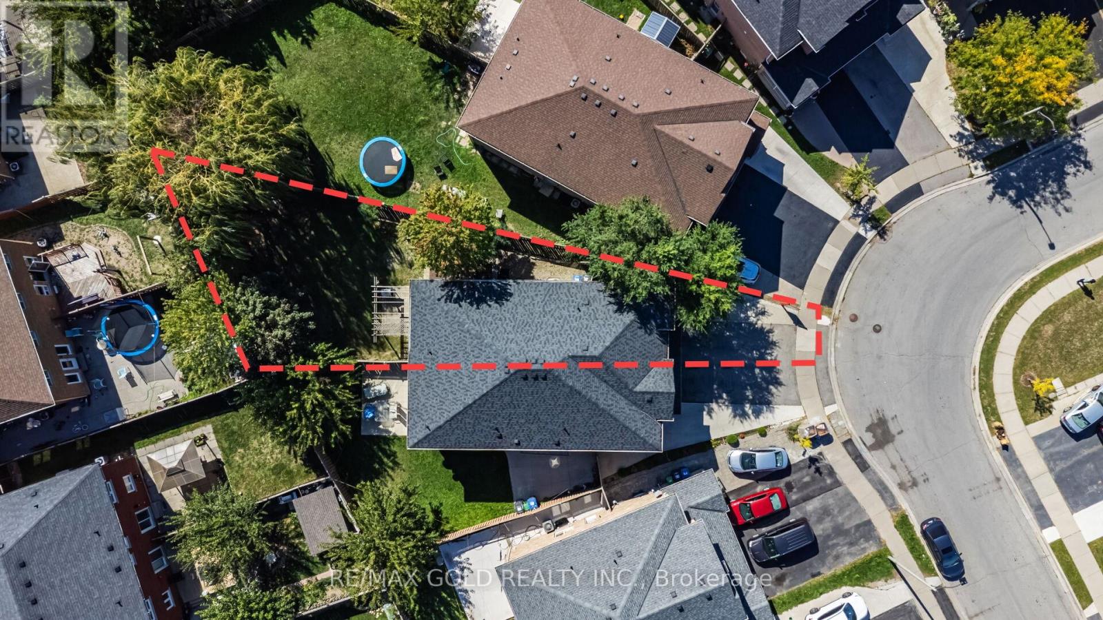 68 Dewridge Court, Brampton, Ontario  L6R 3B9 - Photo 4 - W12414204