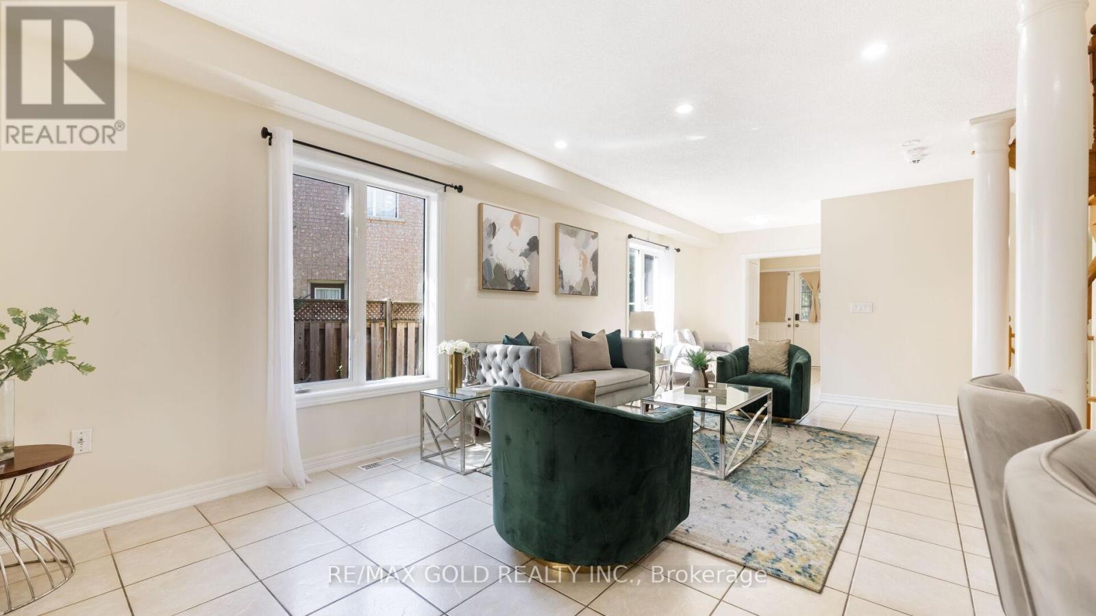 68 Dewridge Court, Brampton, Ontario  L6R 3B9 - Photo 9 - W12414204