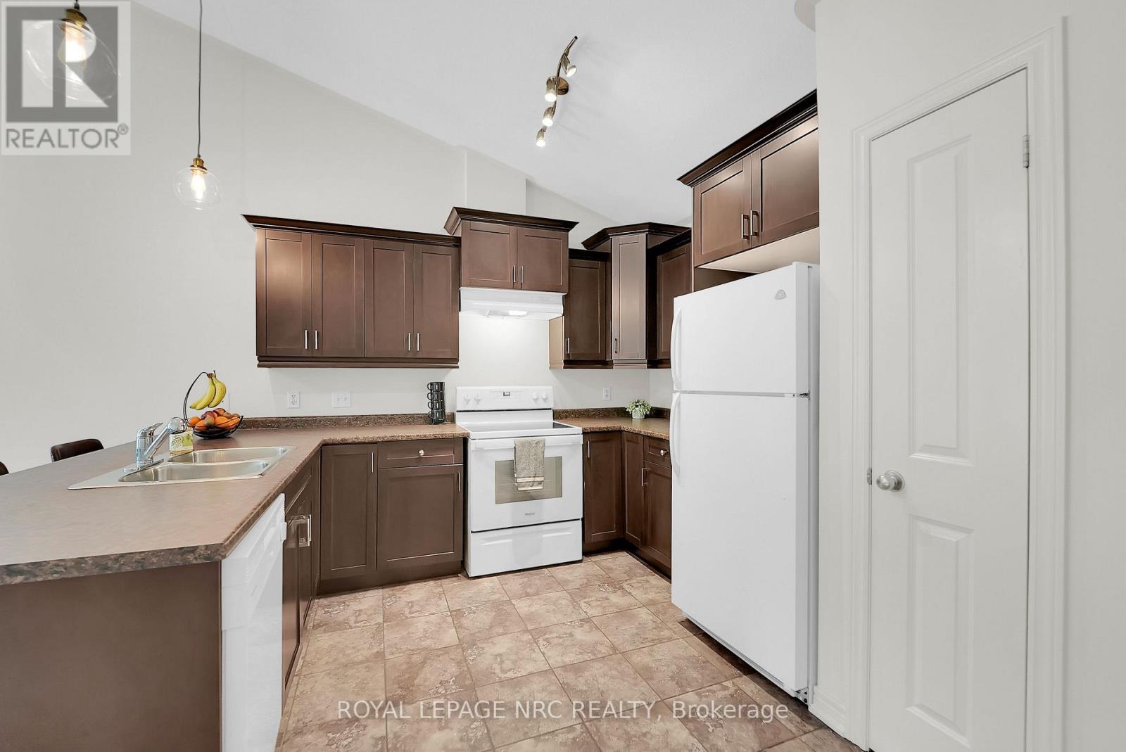 3879 Lower Coach Road, Fort Erie, Ontario  L0S 1S0 - Photo 10 - X12414212