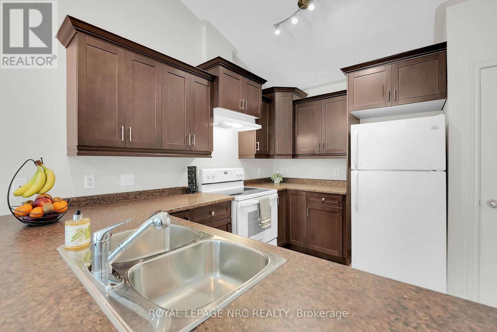 3879 Lower Coach Road, Fort Erie, Ontario  L0S 1S0 - Photo 12 - X12414212