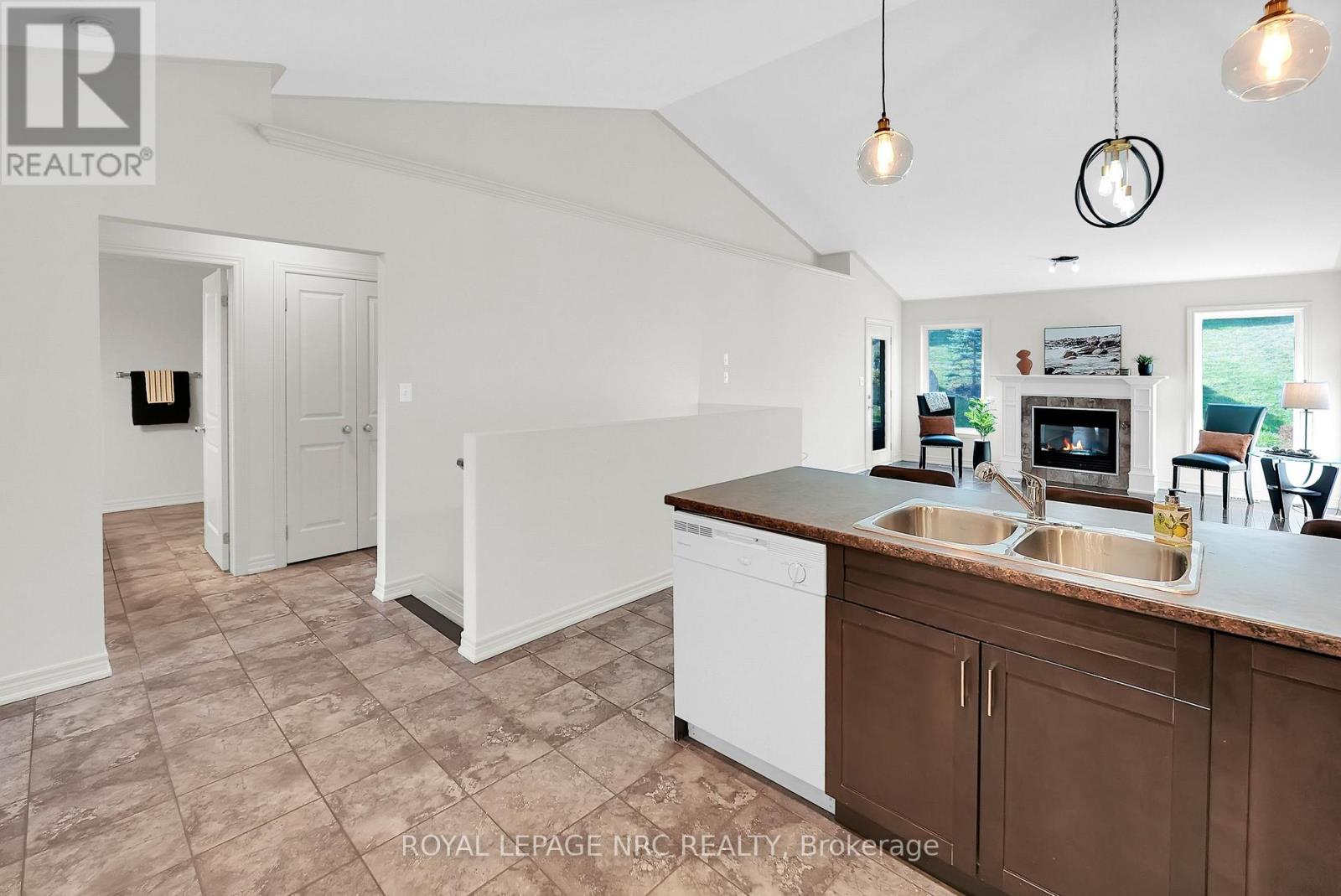 3879 Lower Coach Road, Fort Erie, Ontario  L0S 1S0 - Photo 13 - X12414212