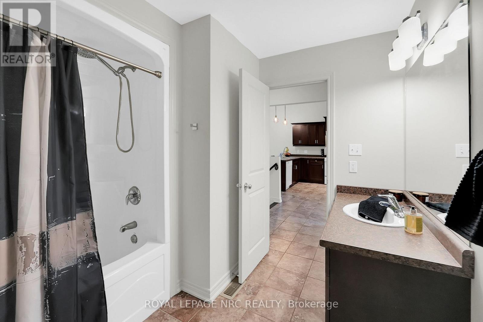 3879 Lower Coach Road, Fort Erie, Ontario  L0S 1S0 - Photo 18 - X12414212