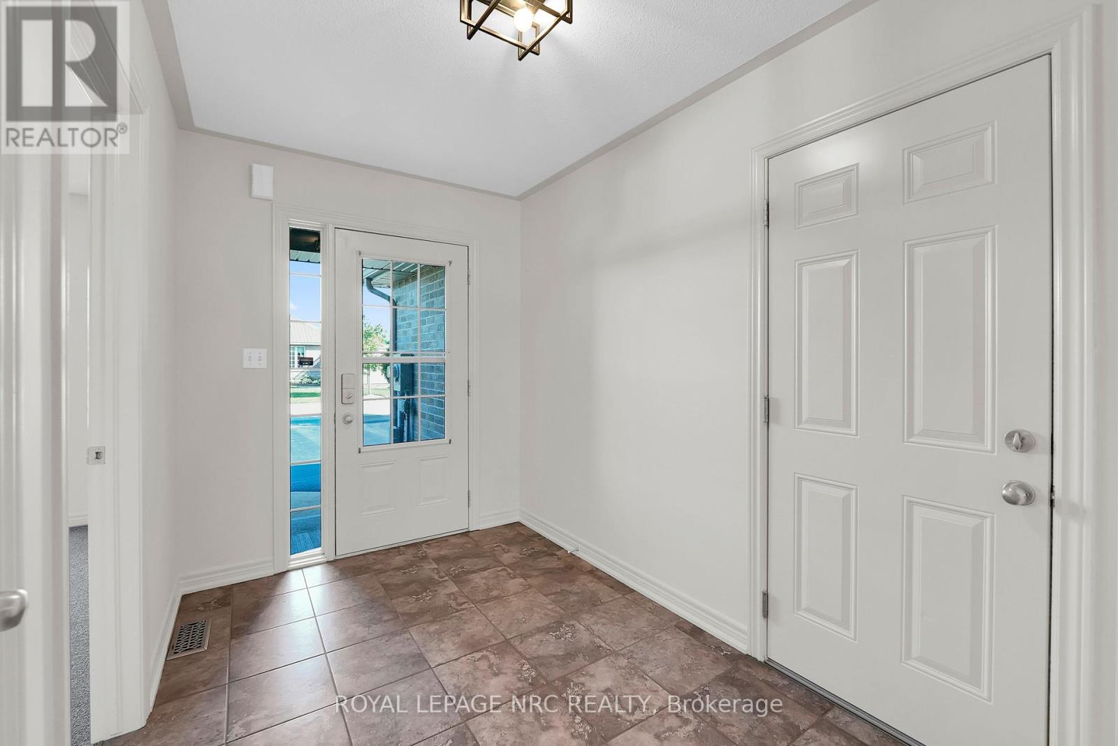 3879 Lower Coach Road, Fort Erie, Ontario  L0S 1S0 - Photo 21 - X12414212