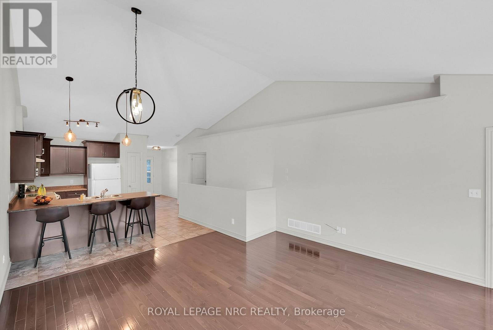 3879 Lower Coach Road, Fort Erie, Ontario  L0S 1S0 - Photo 7 - X12414212