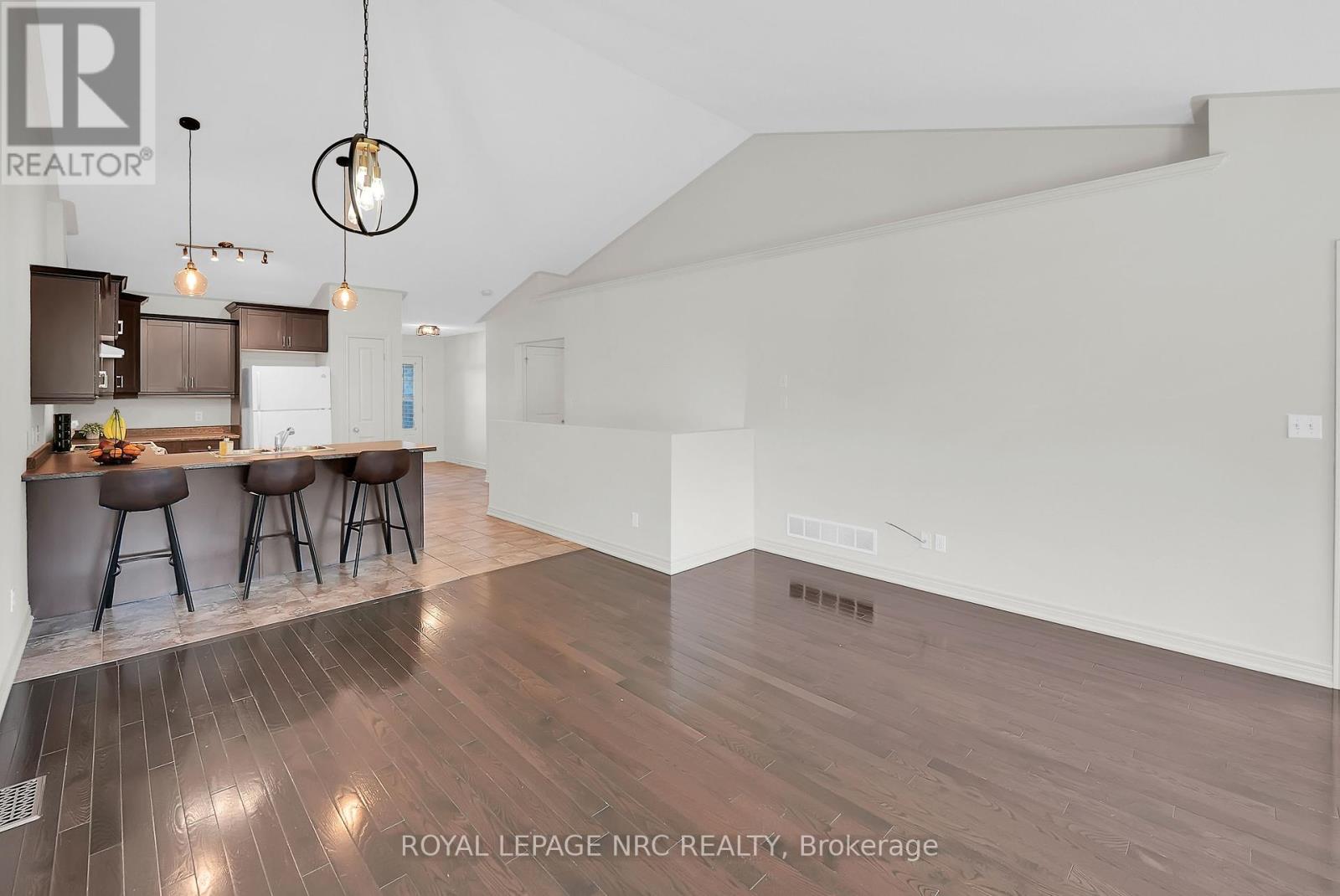 3879 Lower Coach Road, Fort Erie, Ontario  L0S 1S0 - Photo 8 - X12414212