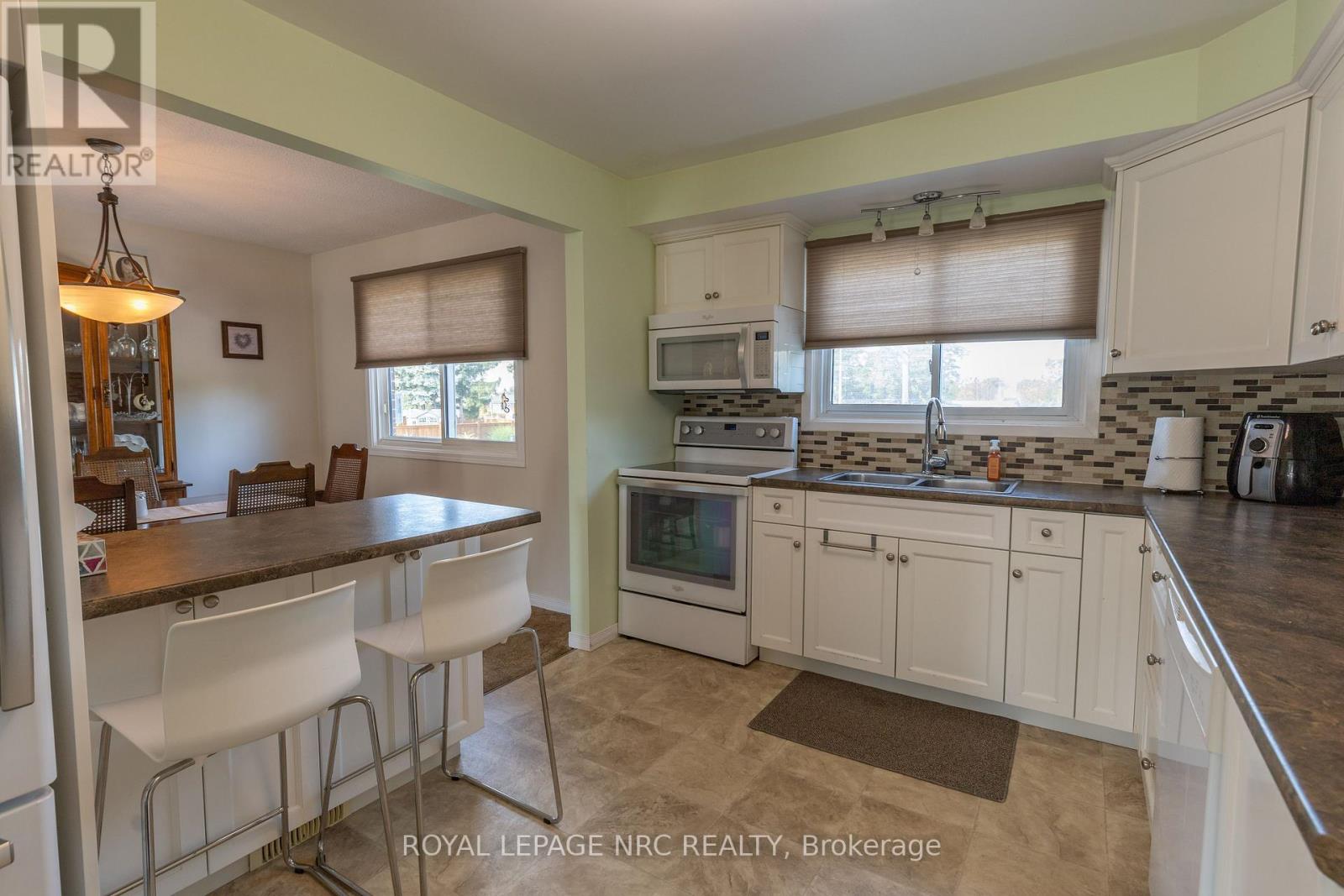 41 Third Avenue, Port Colborne, Ontario  L3K 5P2 - Photo 5 - X12414237