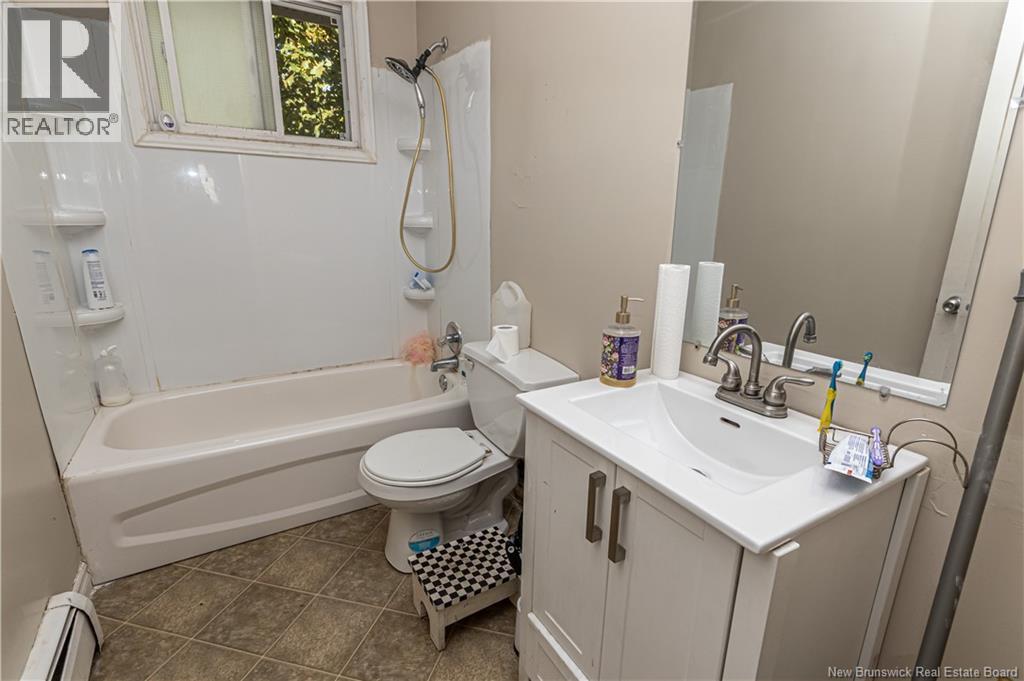 208 Mckeen Street, Fredericton, New Brunswick  E3A 2R1 - Photo 12 - NB126926