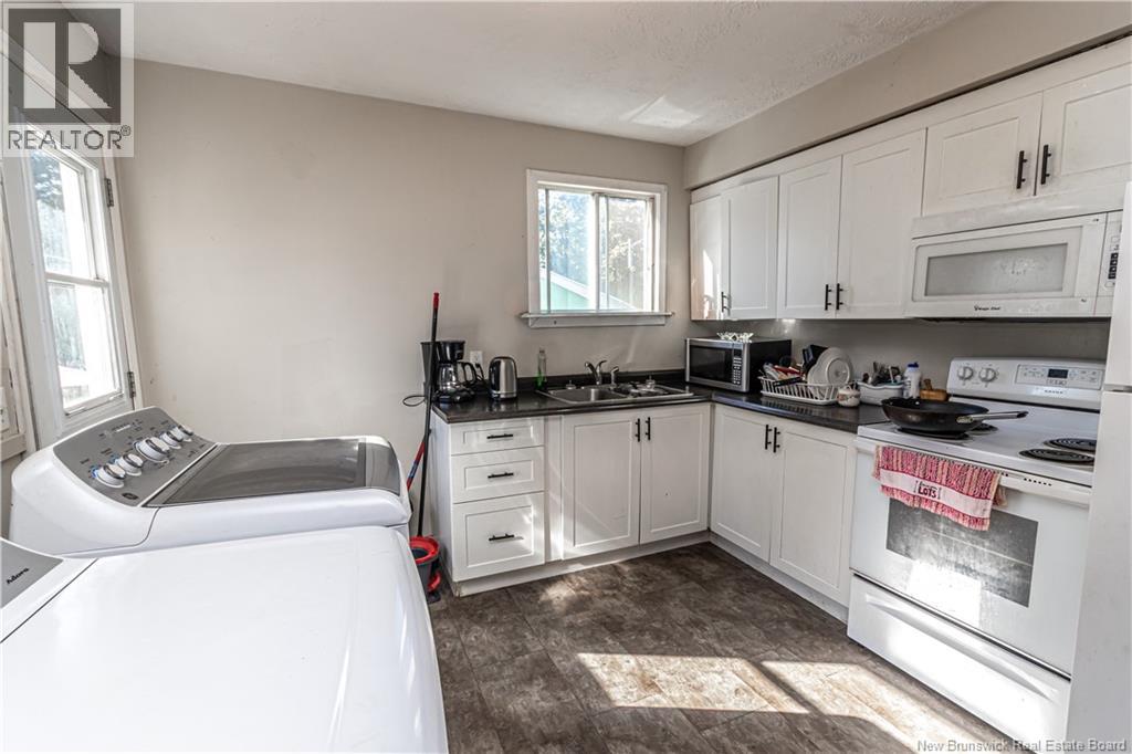 208 Mckeen Street, Fredericton, New Brunswick  E3A 2R1 - Photo 5 - NB126926