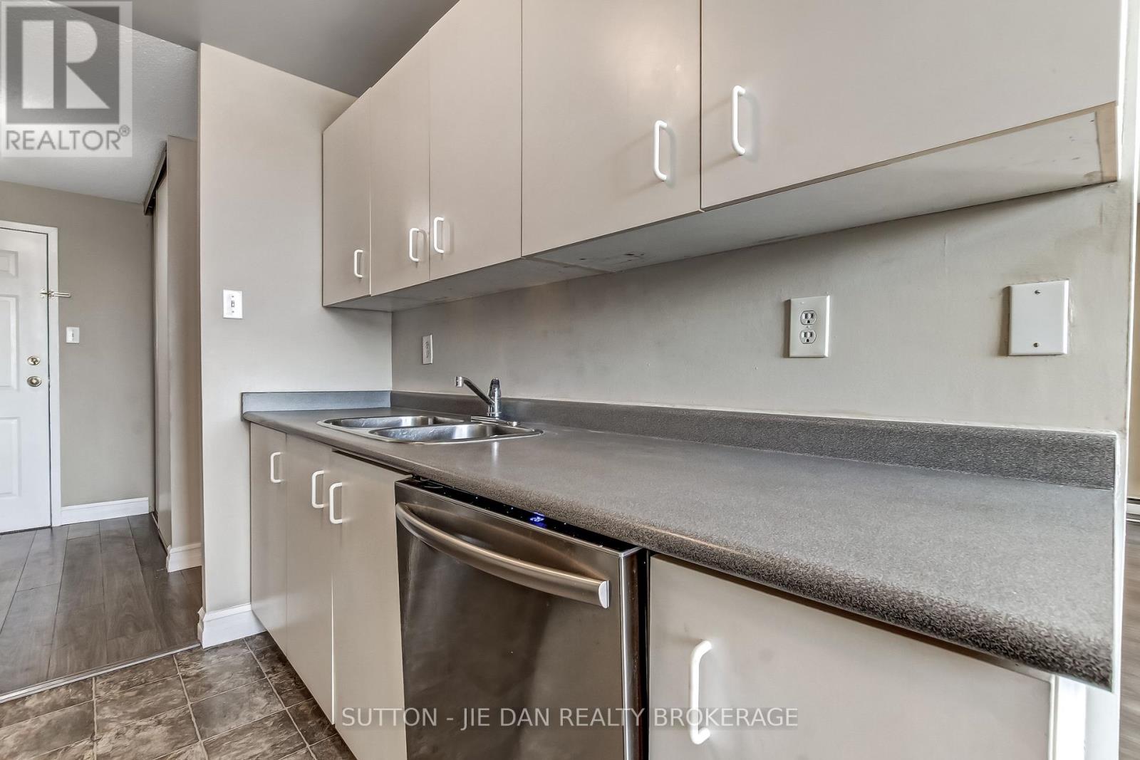 203 - 77 Base Line Road W, London South, Ontario  N6J 1V5 - Photo 7 - X12408508