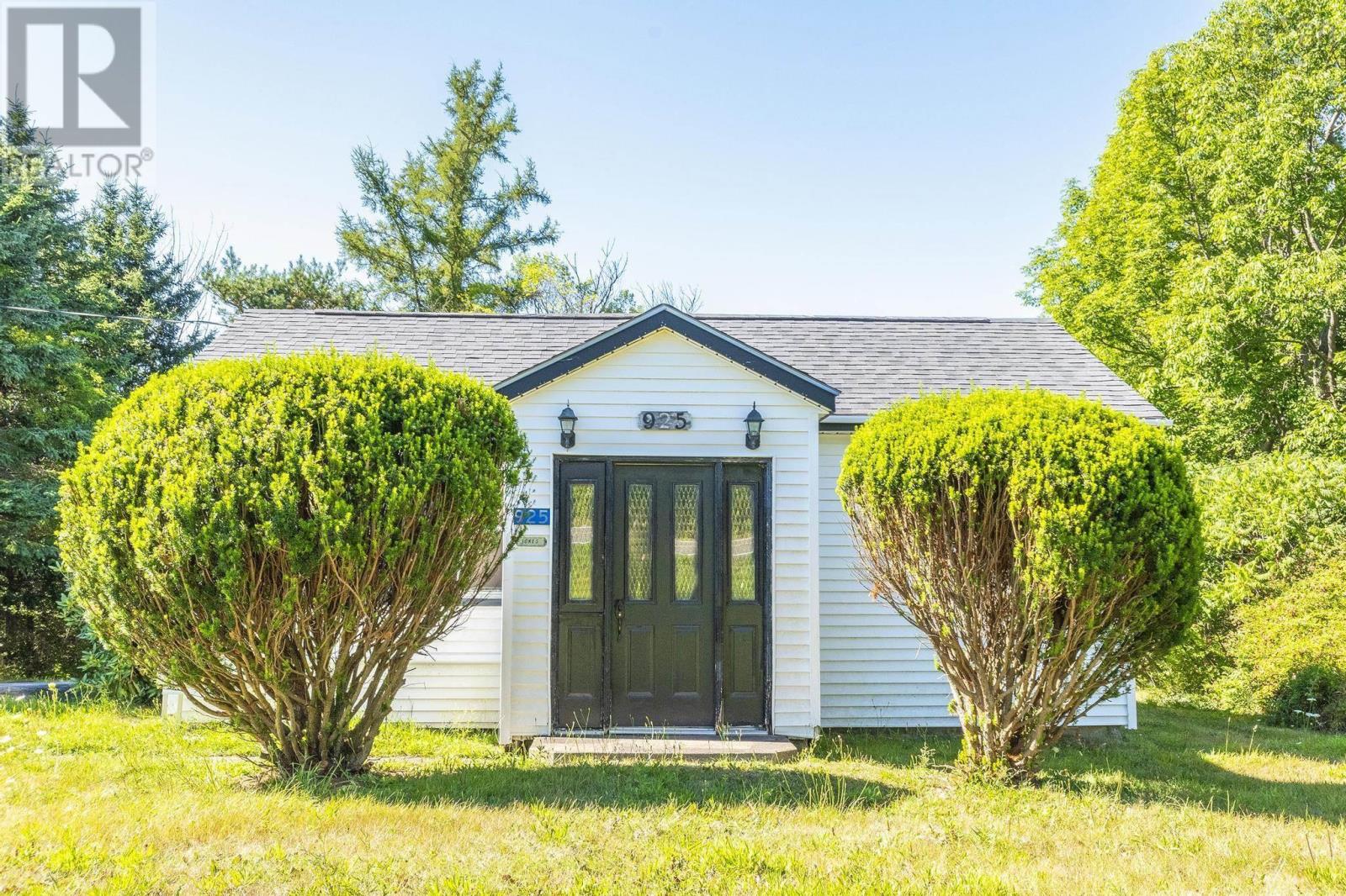 925 1 Highway, Deep Brook, Nova Scotia  B0S 1J0 - Photo 4 - 202520965