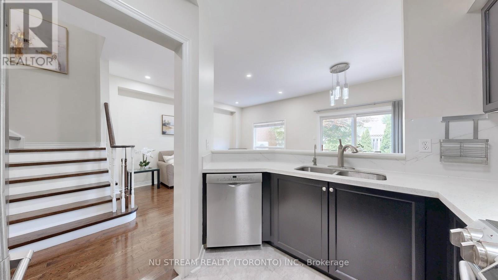 60 Nottingham Drive, Richmond Hill (Westbrook), Ontario  L4S 1Z8 - Photo 11 - N12414226