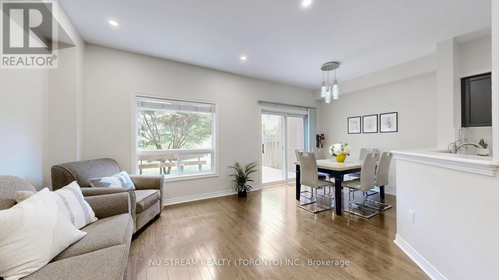 60 Nottingham Drive, Richmond Hill (Westbrook), Ontario  L4S 1Z8 - Photo 6 - N12414226